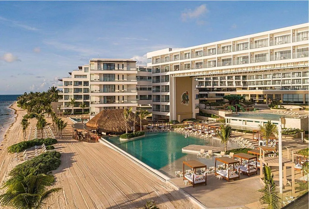 Equipo y trayectoria de DUX